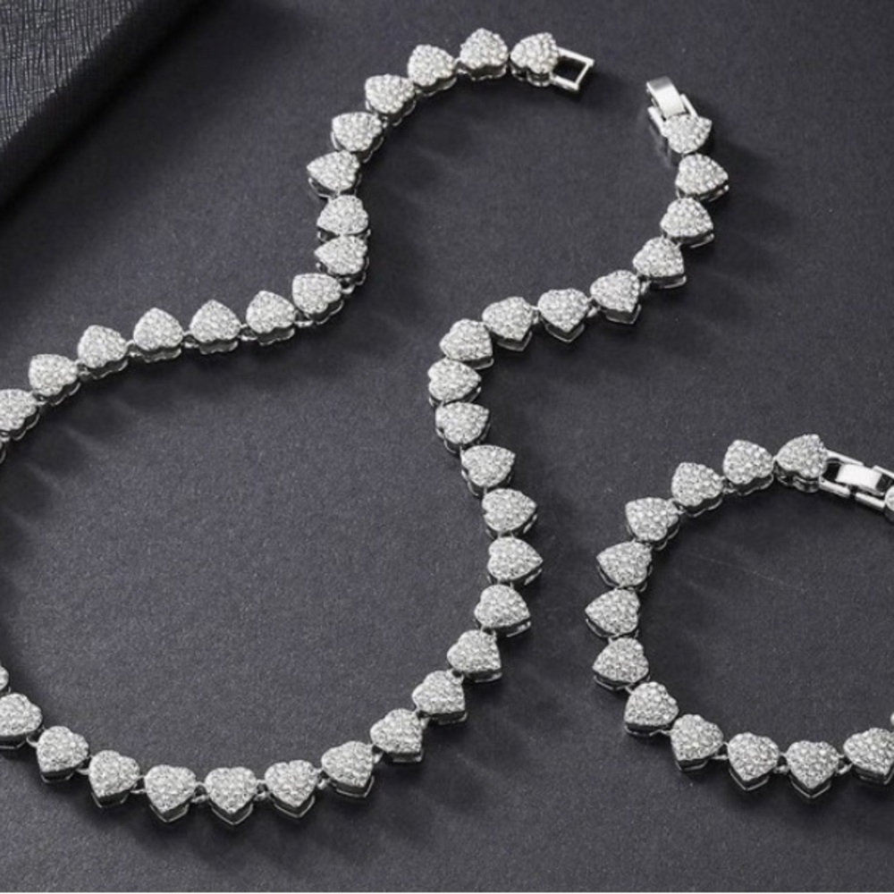 Rhinestone classy necklace